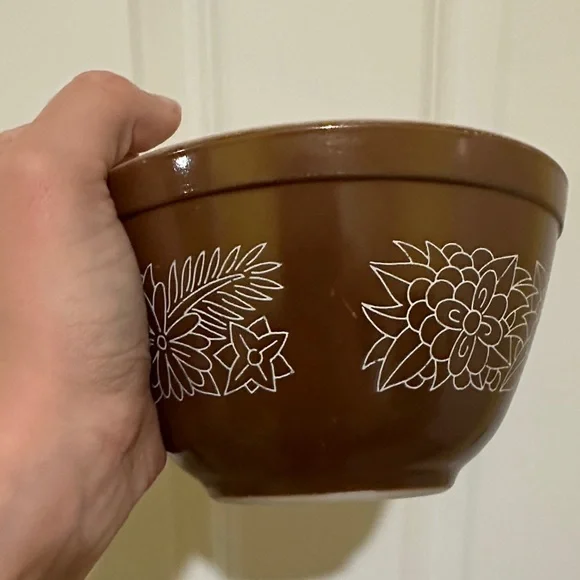 Pyrex 401 Woodland Brown Mixing Bowl with Floral Design - Picture 3 of 6